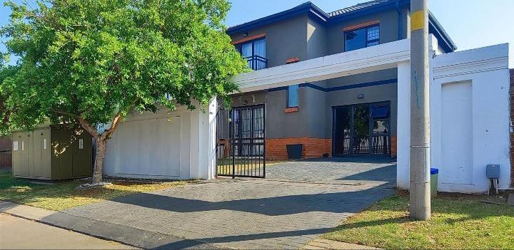4 Bedroom Property for Sale in Albertsdal Gauteng