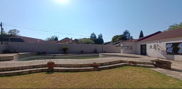 3 Bedroom Property for Sale in Brackendowns Gauteng