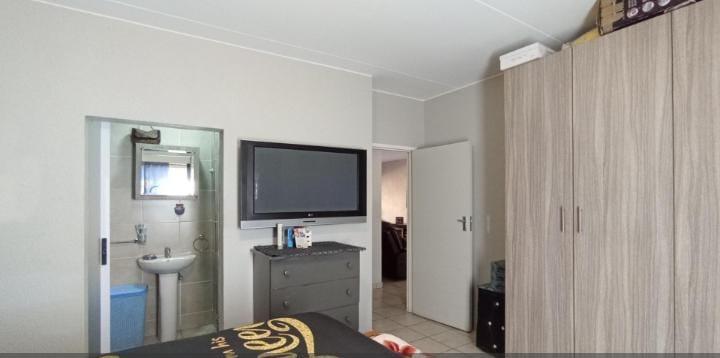 2 Bedroom Property for Sale in Ravenswood Gauteng