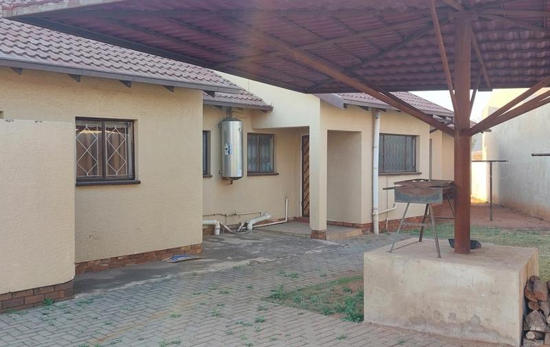 3 Bedroom Property for Sale in Rondebult Gauteng