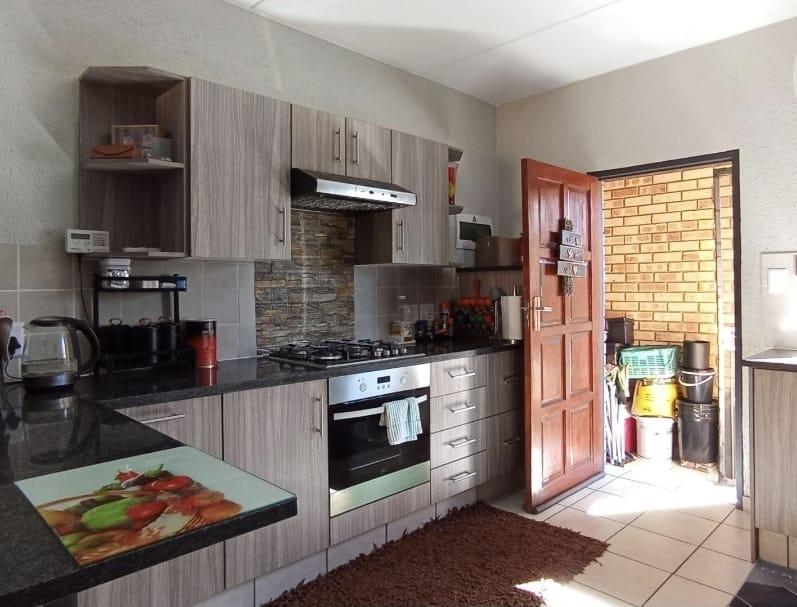 3 Bedroom Property for Sale in Klippoortje Gauteng