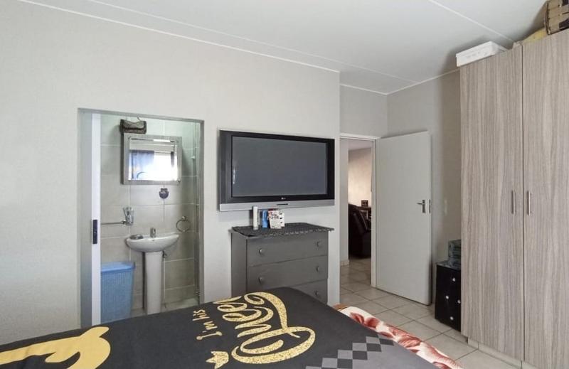 3 Bedroom Property for Sale in Klippoortje Gauteng