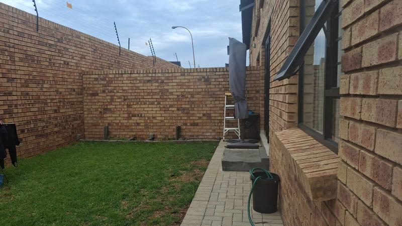 3 Bedroom Property for Sale in Klippoortje Gauteng