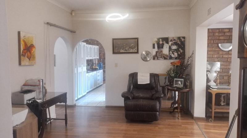 4 Bedroom Property for Sale in Helikonpark Gauteng