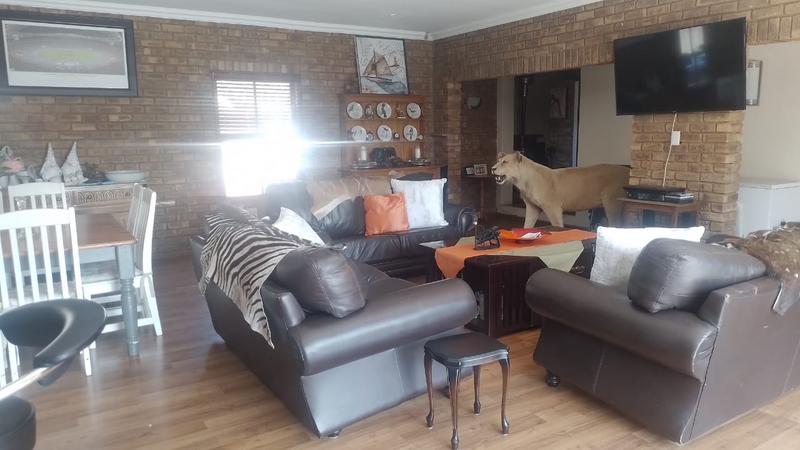 4 Bedroom Property for Sale in Helikonpark Gauteng