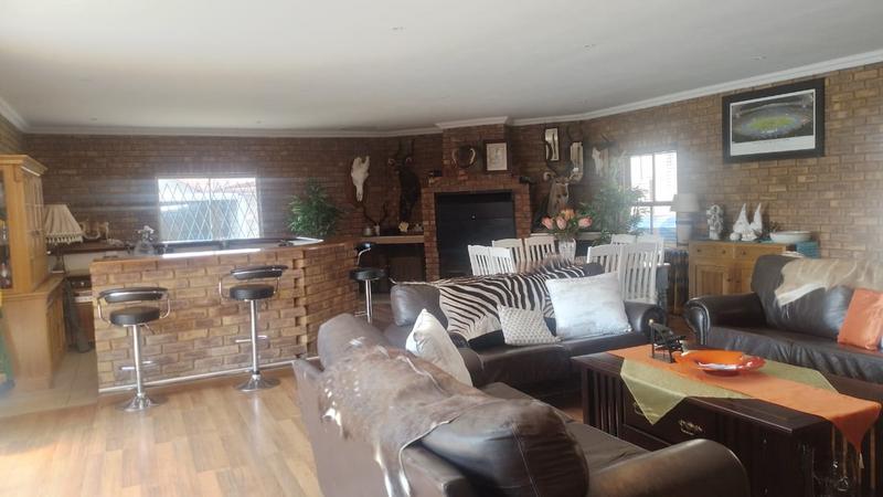 4 Bedroom Property for Sale in Helikonpark Gauteng