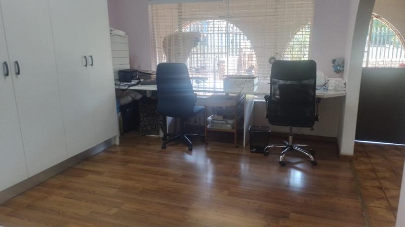 4 Bedroom Property for Sale in Helikonpark Gauteng