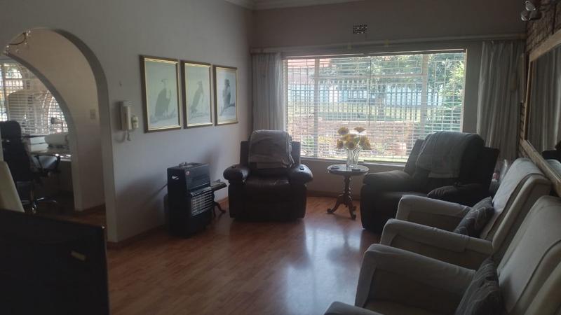 4 Bedroom Property for Sale in Helikonpark Gauteng