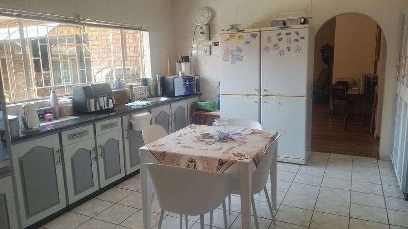 4 Bedroom Property for Sale in Helikonpark Gauteng
