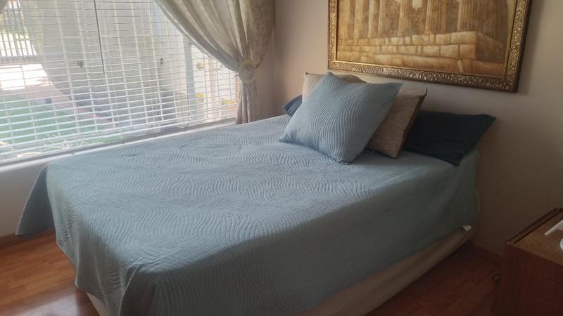 4 Bedroom Property for Sale in Helikonpark Gauteng