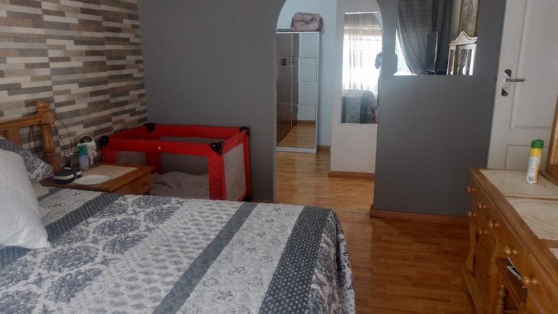 4 Bedroom Property for Sale in Helikonpark Gauteng