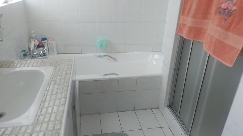4 Bedroom Property for Sale in Helikonpark Gauteng
