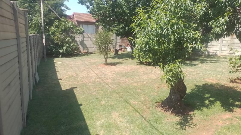 4 Bedroom Property for Sale in Helikonpark Gauteng