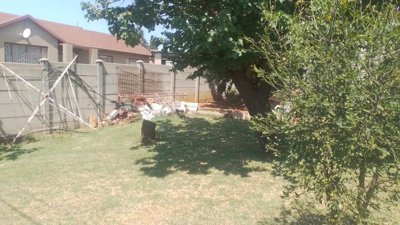 4 Bedroom Property for Sale in Helikonpark Gauteng