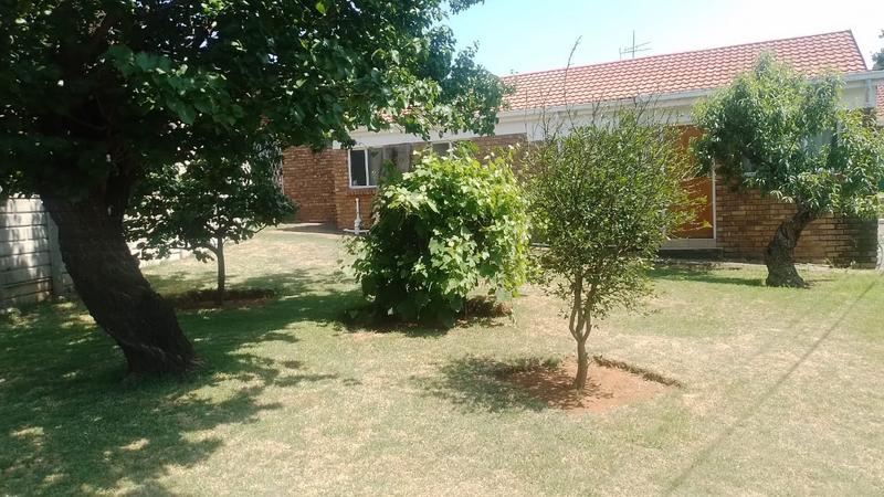 4 Bedroom Property for Sale in Helikonpark Gauteng