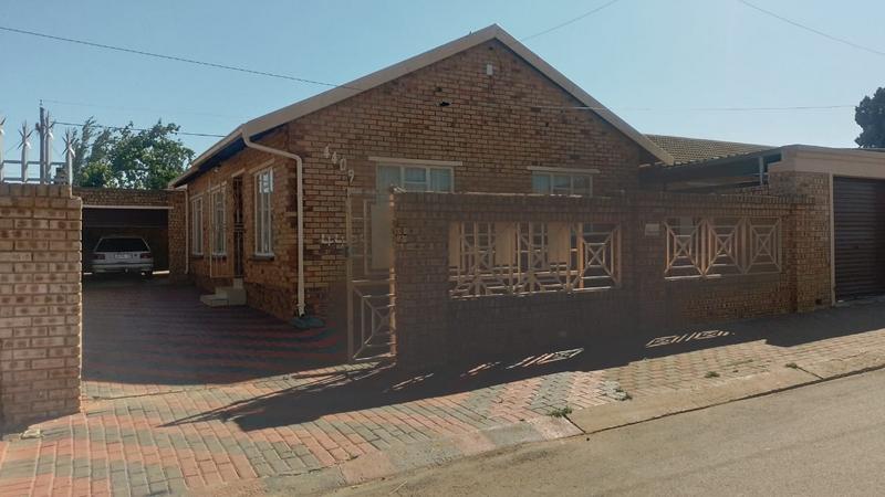 3 Bedroom Property for Sale in Mohlakeng Gauteng