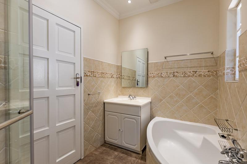 4 Bedroom Property for Sale in Ashlea Gardens Gauteng