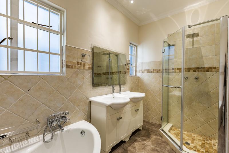 4 Bedroom Property for Sale in Ashlea Gardens Gauteng