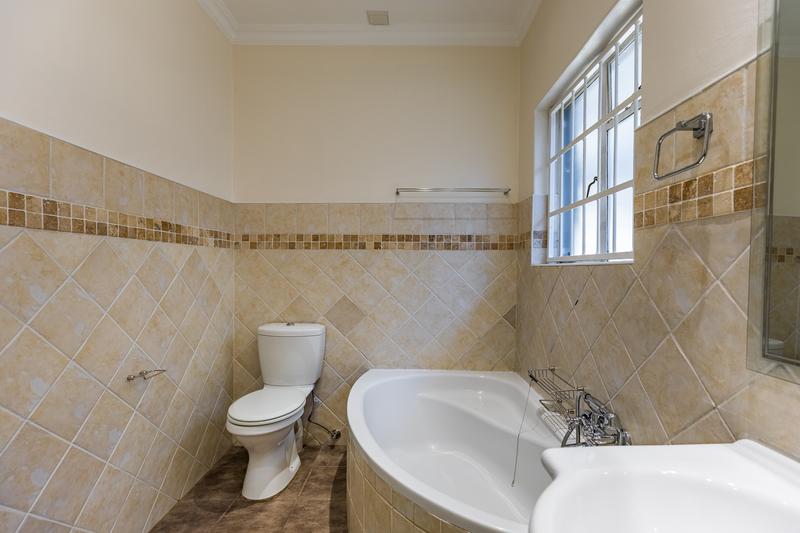 4 Bedroom Property for Sale in Ashlea Gardens Gauteng