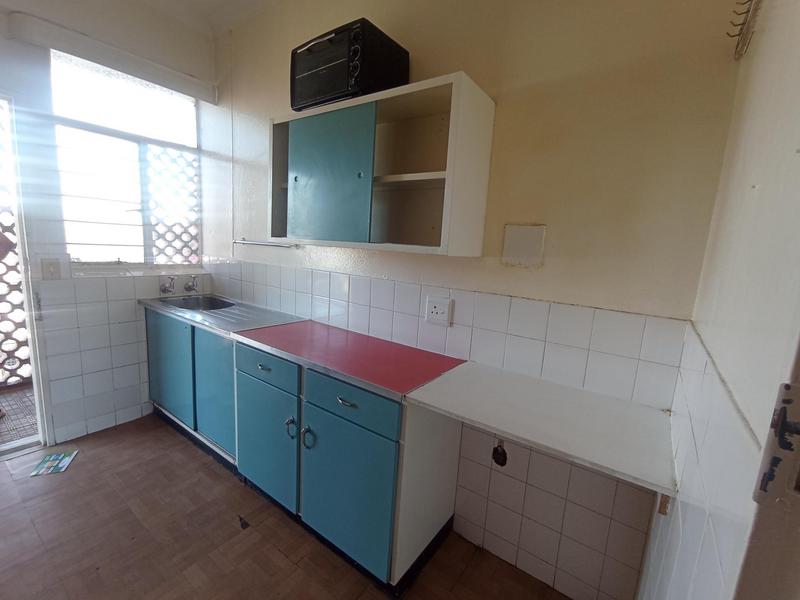 To Let 1 Bedroom Property for Rent in Florida Lake Gauteng