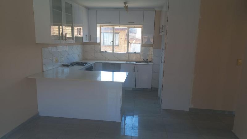 To Let 2 Bedroom Property for Rent in Naturena Gauteng