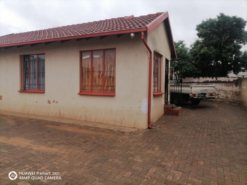 3 Bedroom Property for Sale in Clayville Gauteng