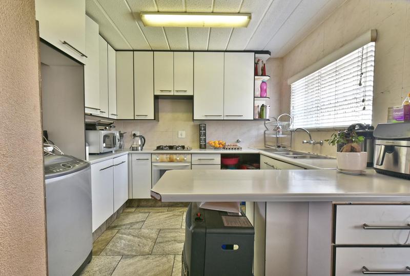 2 Bedroom Property for Sale in Bassonia Gauteng