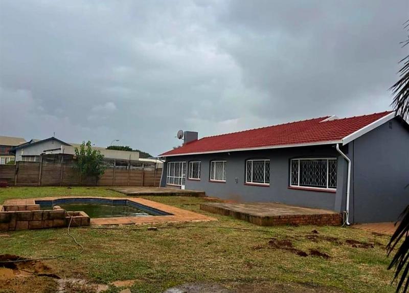 To Let 4 Bedroom Property for Rent in Birchleigh Gauteng