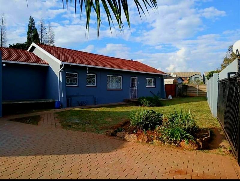 To Let 4 Bedroom Property for Rent in Birchleigh Gauteng