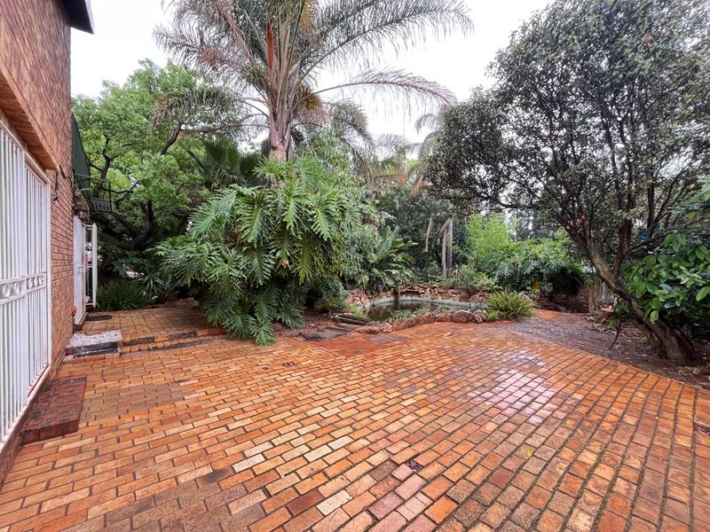 5 Bedroom Property for Sale in Moreleta Park Gauteng