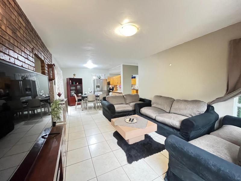 5 Bedroom Property for Sale in Moreleta Park Gauteng