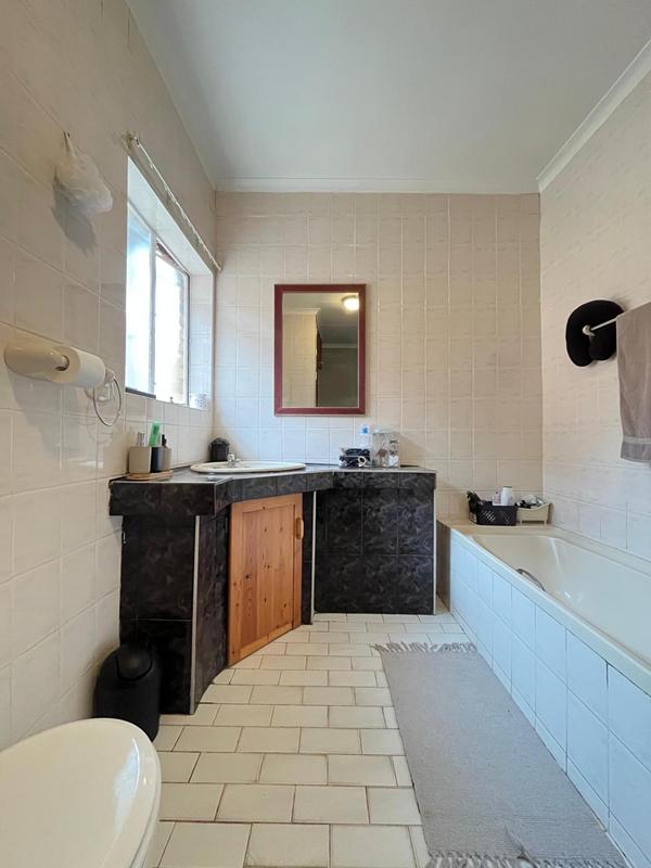 5 Bedroom Property for Sale in Moreleta Park Gauteng