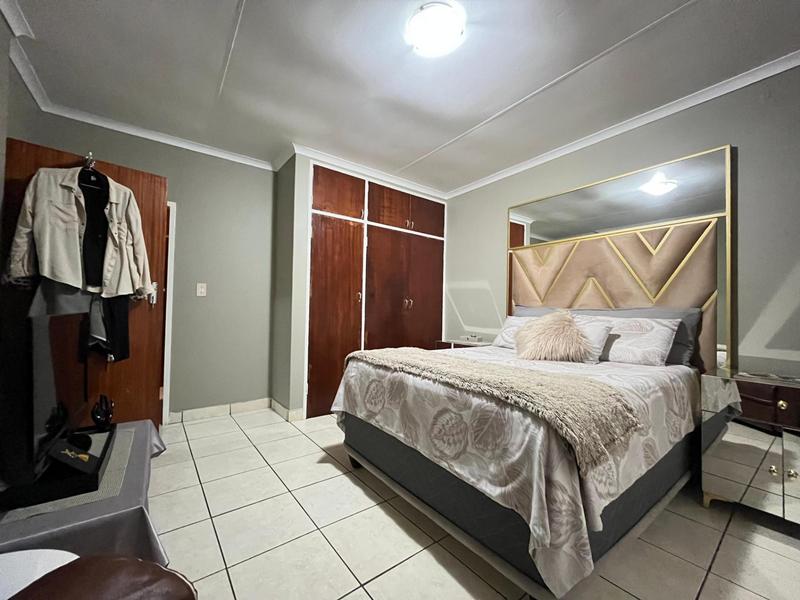 5 Bedroom Property for Sale in Moreleta Park Gauteng