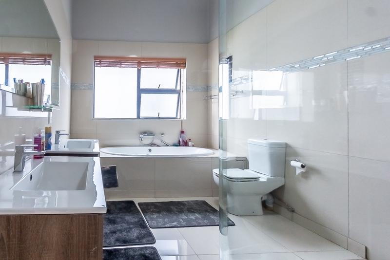 To Let 4 Bedroom Property for Rent in Copperleaf Estate Gauteng