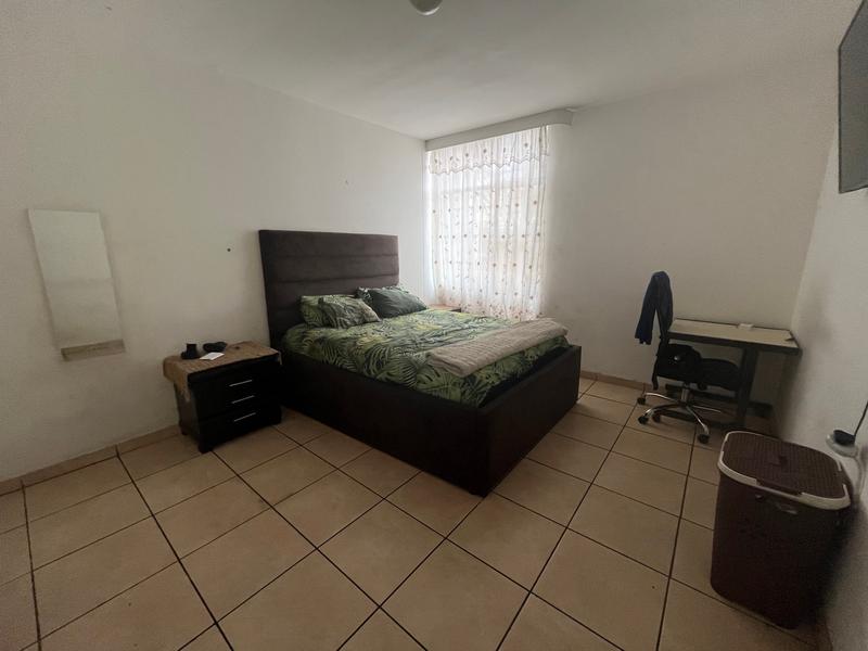 To Let 2 Bedroom Property for Rent in Florida Lake Gauteng