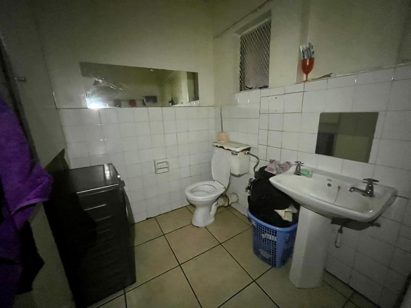 To Let 2 Bedroom Property for Rent in Florida Lake Gauteng