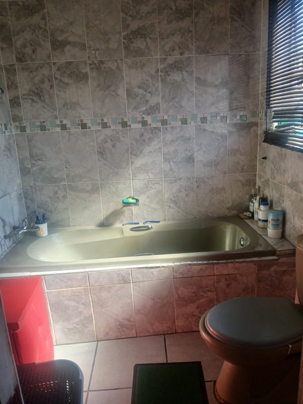 3 Bedroom Property for Sale in Simunye Gauteng