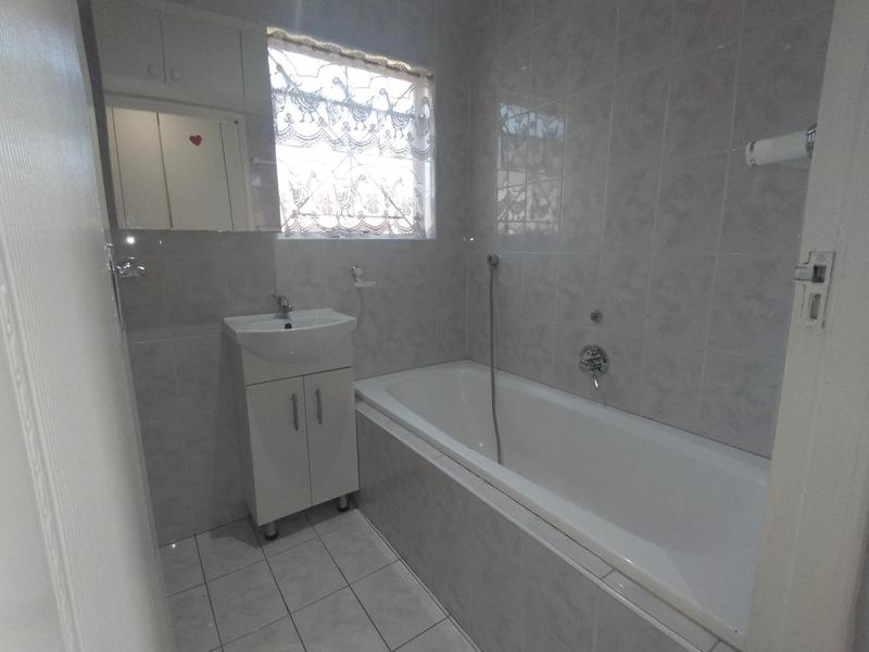 To Let 4 Bedroom Property for Rent in Radiokop Gauteng
