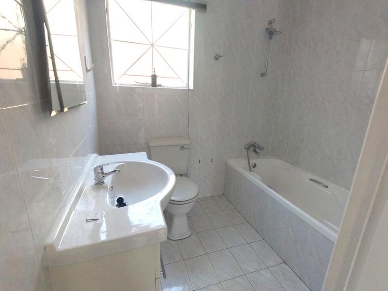 To Let 4 Bedroom Property for Rent in Radiokop Gauteng