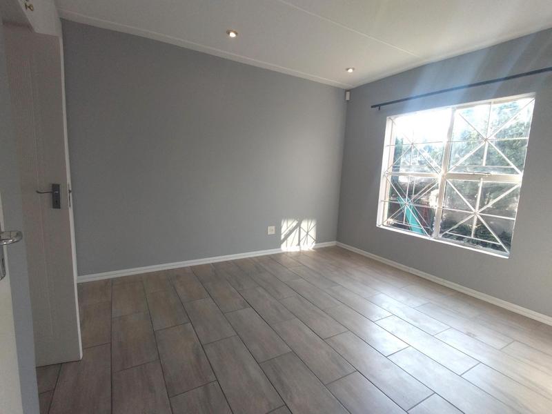 To Let 4 Bedroom Property for Rent in Radiokop Gauteng