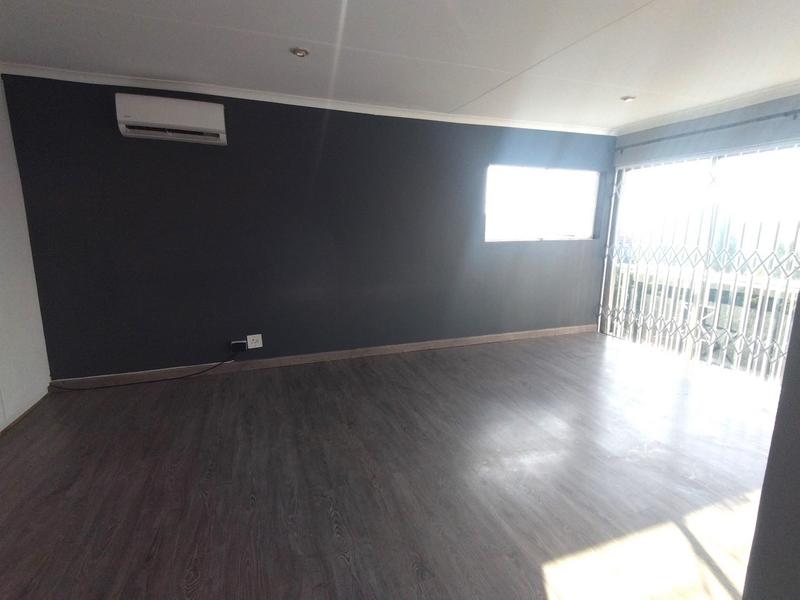 To Let 4 Bedroom Property for Rent in Radiokop Gauteng