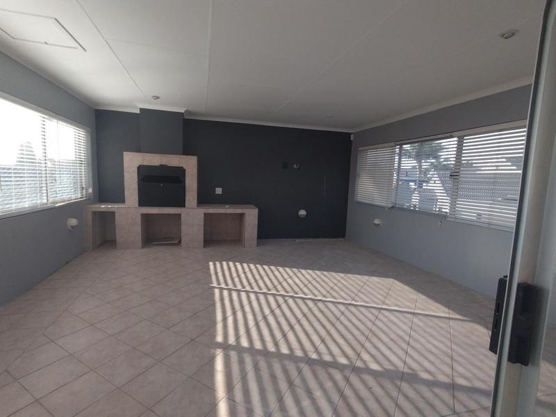To Let 4 Bedroom Property for Rent in Radiokop Gauteng
