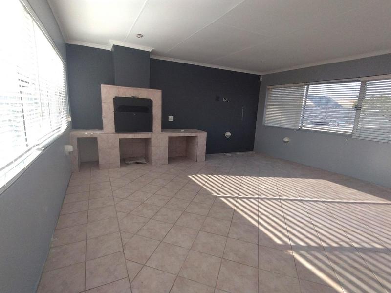 To Let 4 Bedroom Property for Rent in Radiokop Gauteng