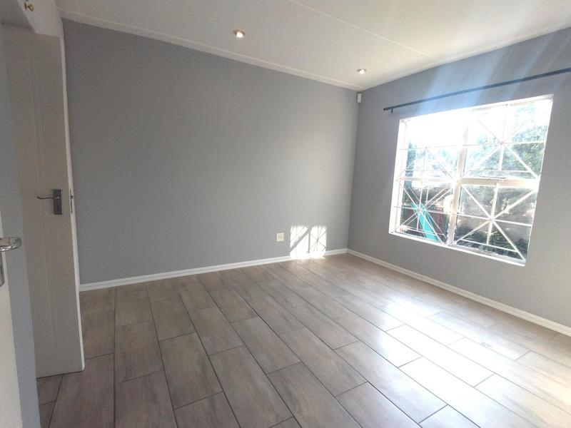 To Let 4 Bedroom Property for Rent in Radiokop Gauteng