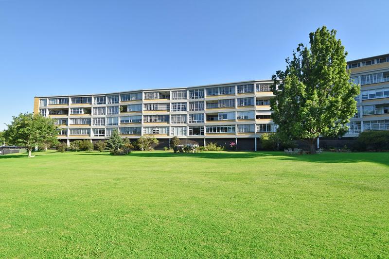 1 Bedroom Property for Sale in Fairways Gauteng