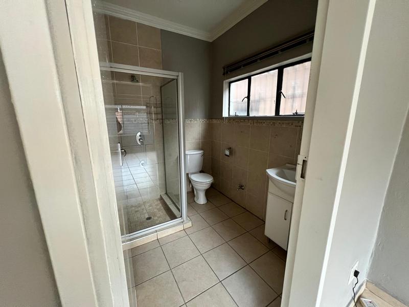 To Let 4 Bedroom Property for Rent in Erasmia Gauteng