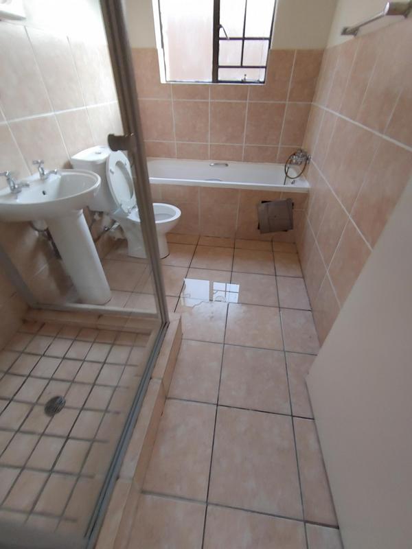 To Let 2 Bedroom Property for Rent in Sonneveld Gauteng