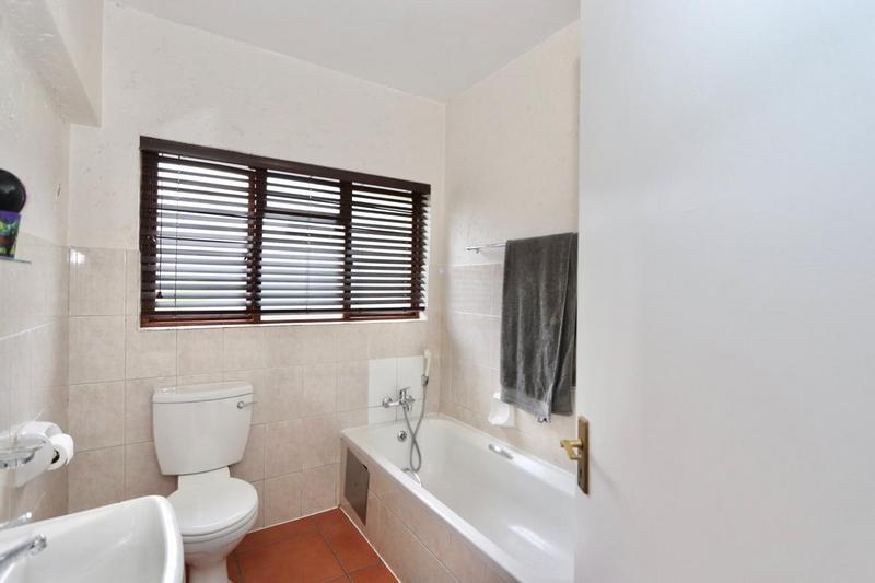 To Let 2 Bedroom Property for Rent in Lonehill Gauteng