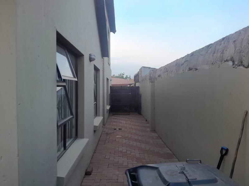 4 Bedroom Property for Sale in Dawn Park Gauteng
