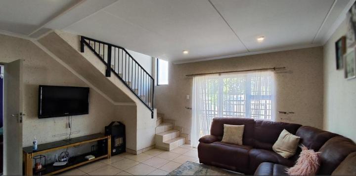 4 Bedroom Property for Sale in Albertsdal Gauteng